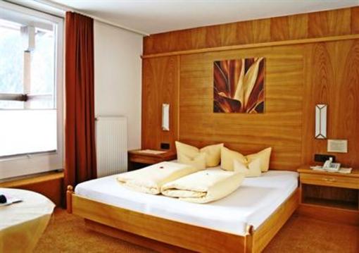 фото отеля Zum Hirschen Hotel Langenfeld