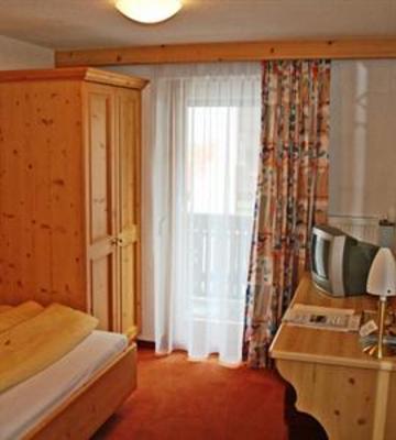 фото отеля Zum Hirschen Hotel Langenfeld
