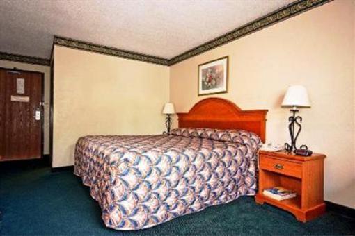 фото отеля Econo Lodge Akron