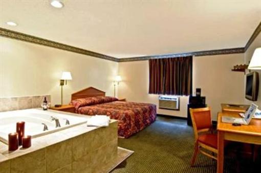 фото отеля Econo Lodge Akron