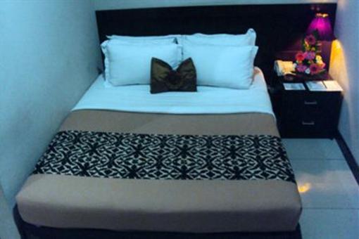 фото отеля Guest House Scarlet Kebon Kawung