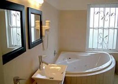 фото отеля Ashbourne Manor Bed & Breakfast Port Elizabeth