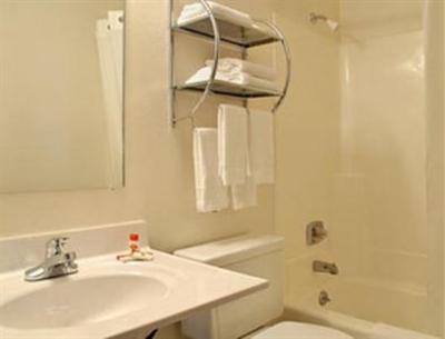 фото отеля Super 8 Motel North Cliff Sioux Falls