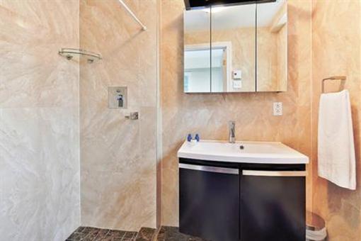 фото отеля Sunset Suites Montreal