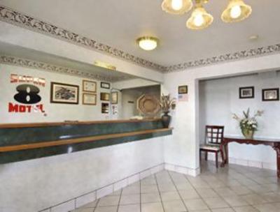 фото отеля Super 8 Motel Seguin