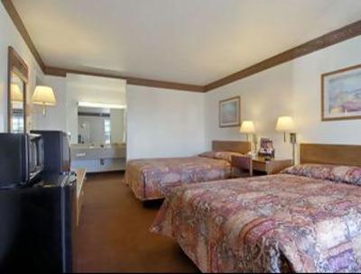 фото отеля Super 8 Motel Seguin