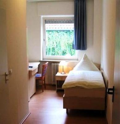 фото отеля Hotel Zentral Neu-Isenburg