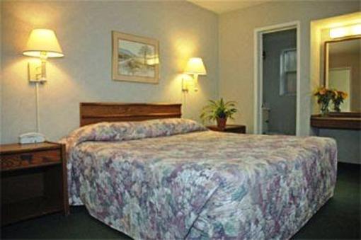 фото отеля Fiesta Inn and Suites
