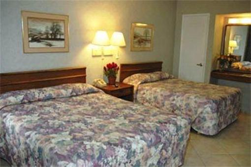 фото отеля Fiesta Inn and Suites