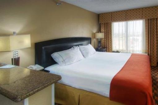 фото отеля Holiday Inn Express Hotel & Suites Midtown