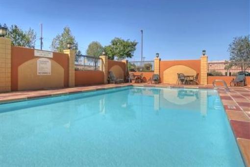 фото отеля Holiday Inn Express Hotel & Suites Midtown
