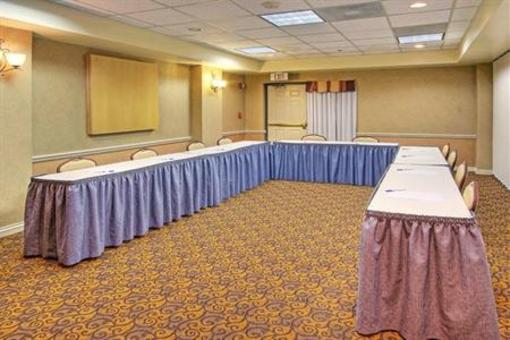 фото отеля Holiday Inn Express Hotel & Suites Midtown