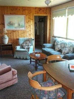 фото отеля Chalkley's Sandy Bay Cottage Resort