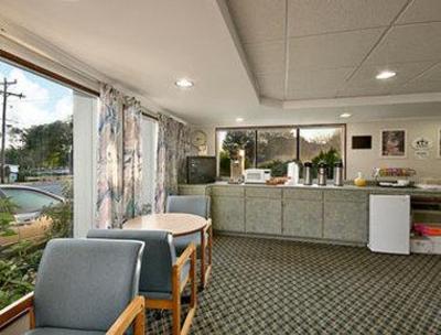 фото отеля Super 8 Motel - Hyannis/W. Yarmouth/Cape Cod Area