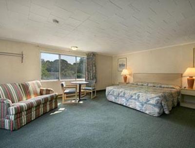 фото отеля Super 8 Motel - Hyannis/W. Yarmouth/Cape Cod Area