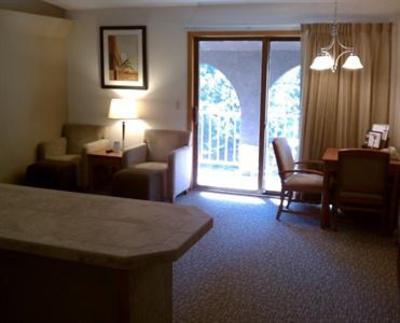 фото отеля BEST WESTERN West Hills Inn