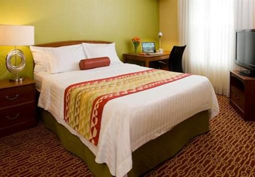 фото отеля TownePlace Suites Los Angeles LAX Manhattan Beach