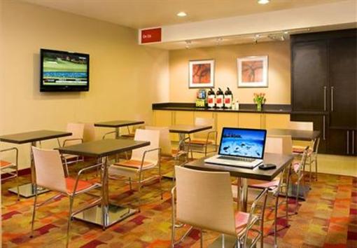 фото отеля TownePlace Suites Los Angeles LAX Manhattan Beach