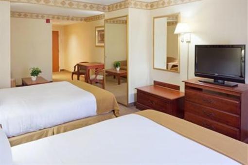фото отеля Holiday Inn Express Hotel & Suites Brattleboro