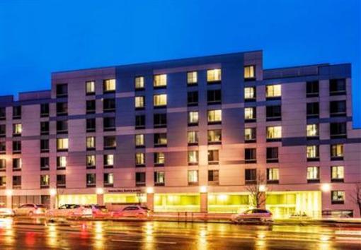 фото отеля SpringHill Suites New York LaGuardia Airport