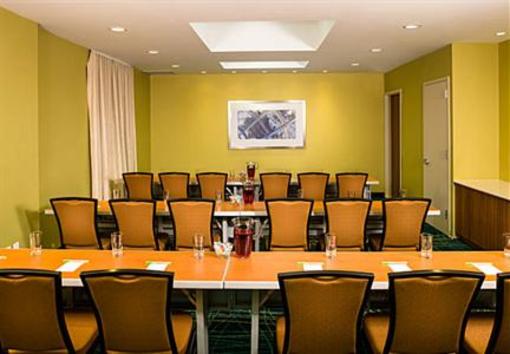 фото отеля SpringHill Suites New York LaGuardia Airport