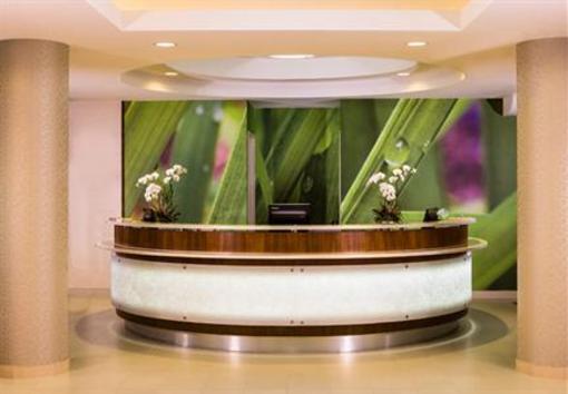 фото отеля SpringHill Suites New York LaGuardia Airport