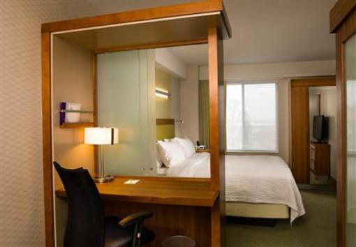 фото отеля SpringHill Suites New York LaGuardia Airport