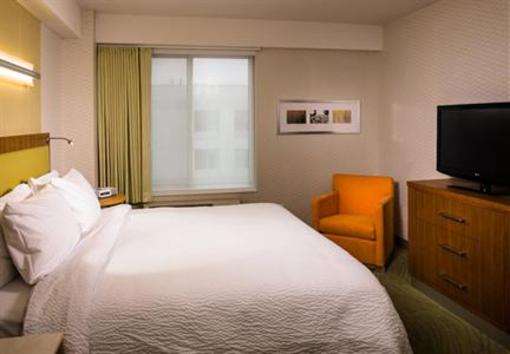 фото отеля SpringHill Suites New York LaGuardia Airport