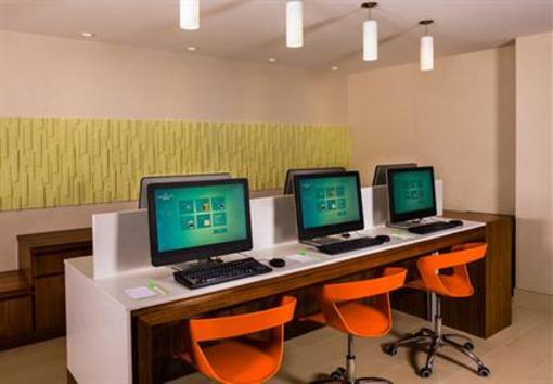фото отеля SpringHill Suites New York LaGuardia Airport
