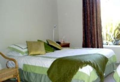 фото отеля Shakespeare House Bed & Breakfast Te Anau