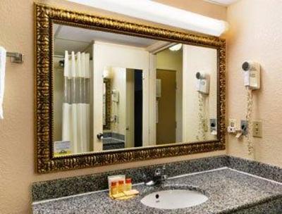 фото отеля Days Inn and Suites Wichita East