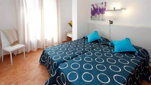 фото отеля Apartamentos Sandic Ibiza