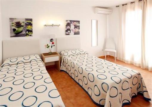 фото отеля Apartamentos Sandic Ibiza