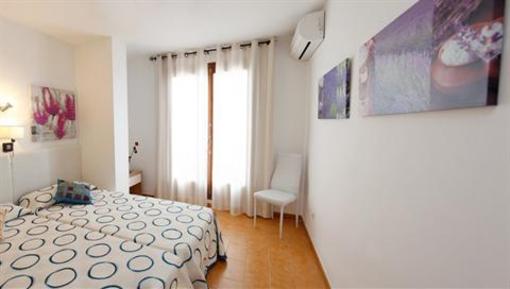 фото отеля Apartamentos Sandic Ibiza