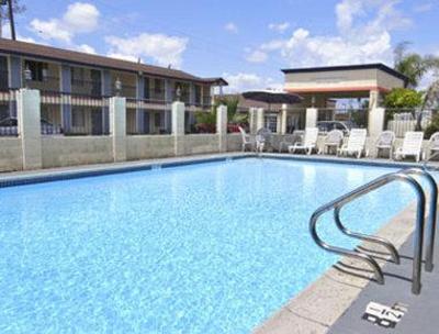 фото отеля Howard Johnson Express Inn & Suites - Orange