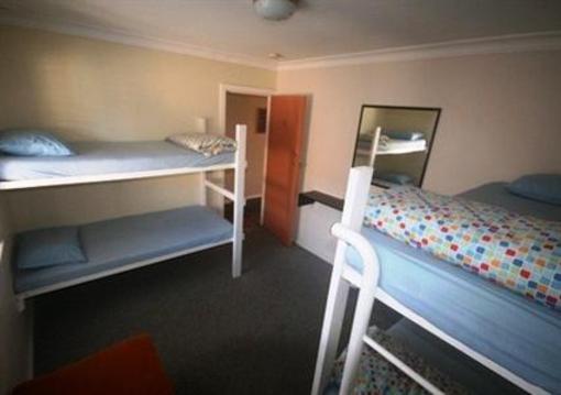фото отеля Ozzie Pozzie Backpackers Nomads