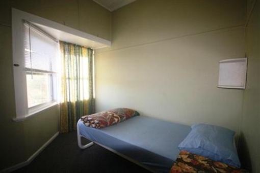 фото отеля Ozzie Pozzie Backpackers Nomads