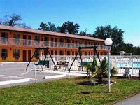 Record Parkside Inn and Suites