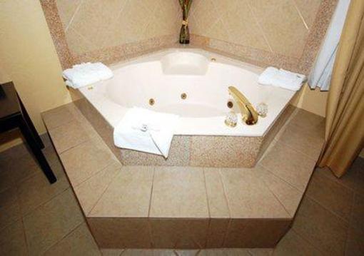 фото отеля Comfort Suites Airport Tulsa