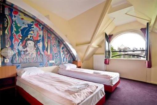 фото отеля The Bulldog Hotel
