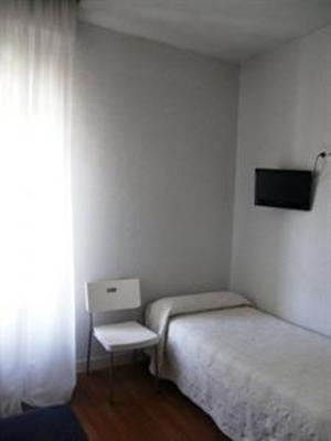 фото отеля Hostal Santa Isabel Madrid