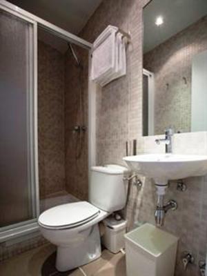 фото отеля Hostal Santa Isabel Madrid