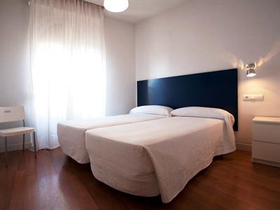 фото отеля Hostal Santa Isabel Madrid