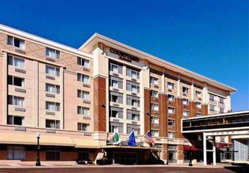 фото отеля Courtyard by Marriott Fort Wayne Downtown at the Grand Wayne Center