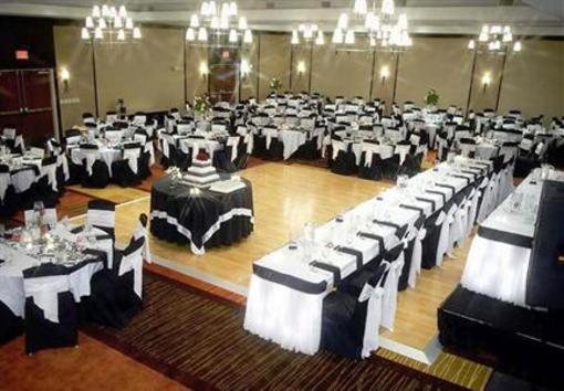 фото отеля Courtyard by Marriott Fort Wayne Downtown at the Grand Wayne Center