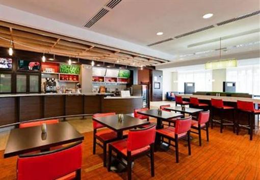 фото отеля Courtyard by Marriott Fort Wayne Downtown at the Grand Wayne Center