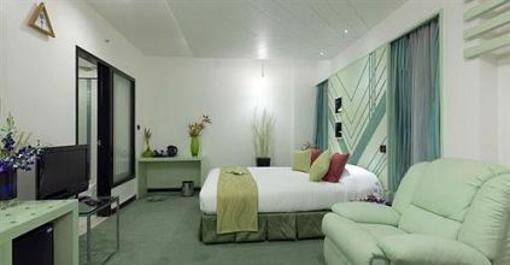 фото отеля Solitaire Hotel Bangalore