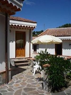 фото отеля Borgo San Francesco Bed & Breakfast Gioiosa Marea