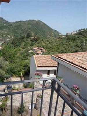 фото отеля Borgo San Francesco Bed & Breakfast Gioiosa Marea