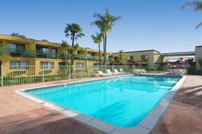 фото отеля Comfort Inn & Suites Long Beach